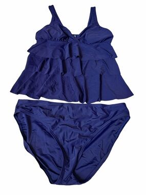Betty’s Beach Bungalow Ruffled Tankini Set in Deep Navy. Size 12